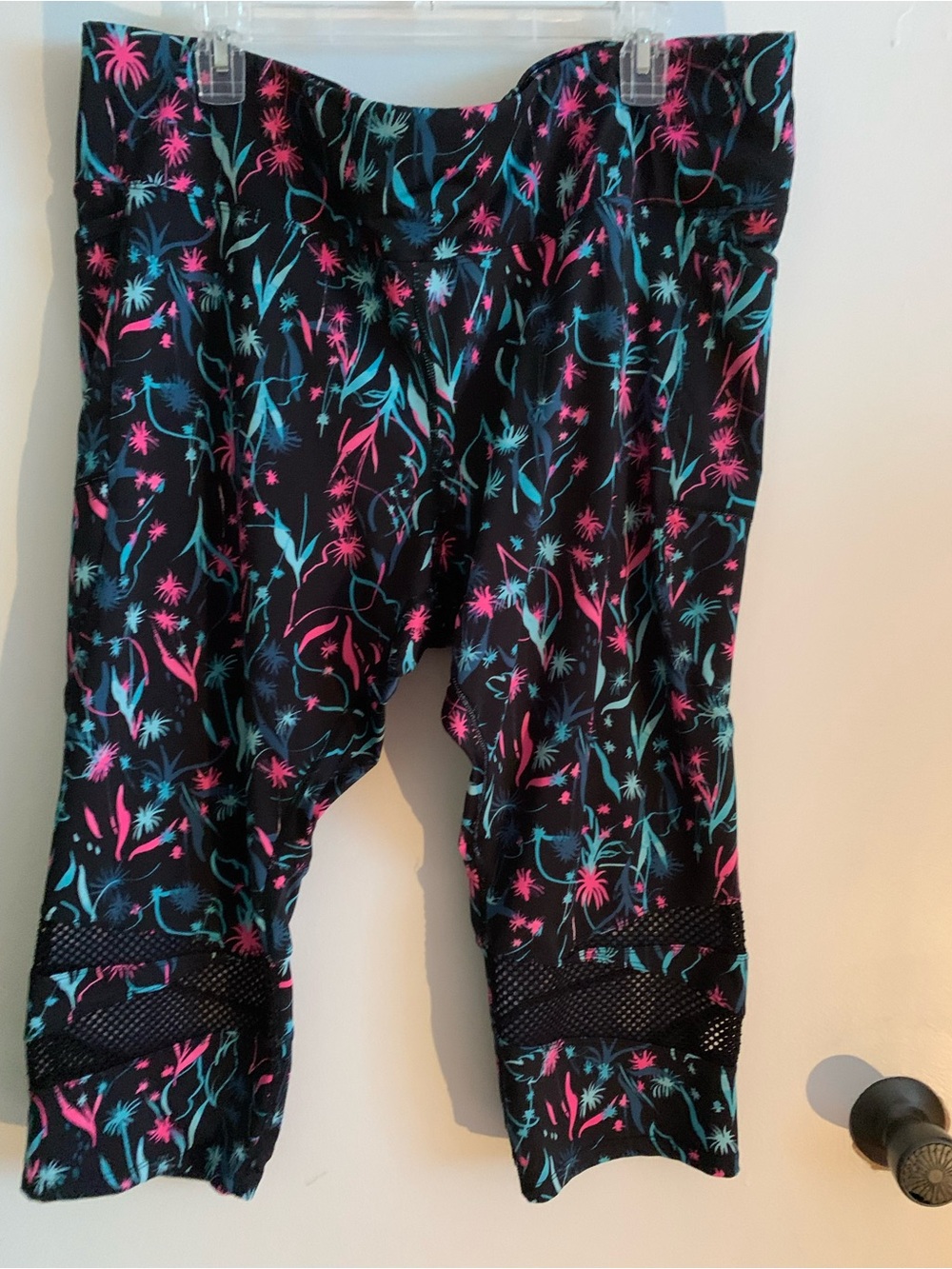 Acer sport wear , Women ´s 3/4 yoga pants / capris abstract print Size 2X